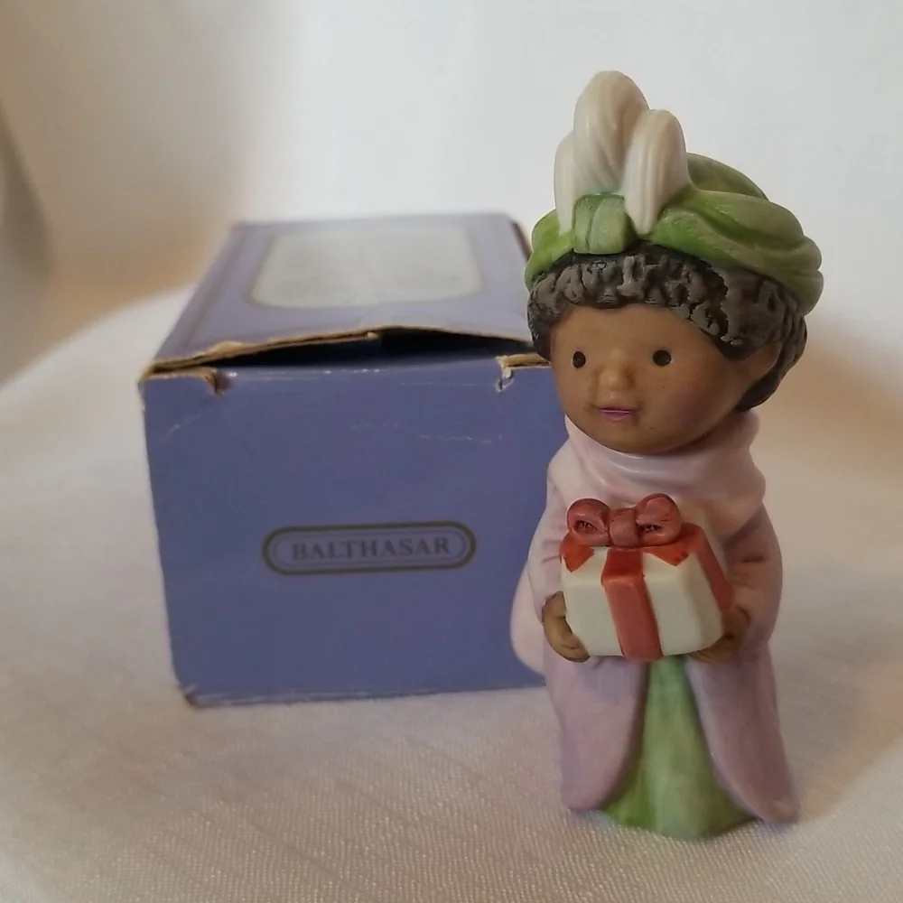 Avon Heavenly Blessings Nativity Figurine Balthazar Green and Purple